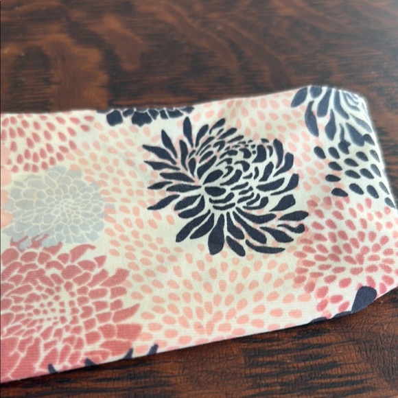 Floral and Red Leaf Patterned headbands for running - Picture 4 of 4